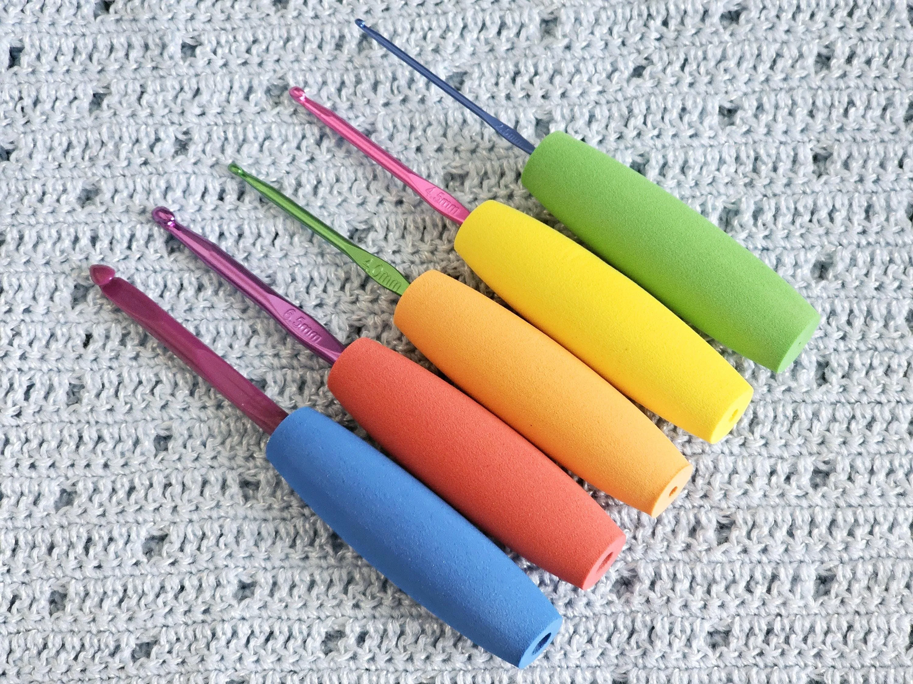 Crochet Hook Ergonomic Handles Easy Grip Hook Covers Soft Flexible Foam while Holding in 5 Sizes Fits Crochet Hooks 2-10mm