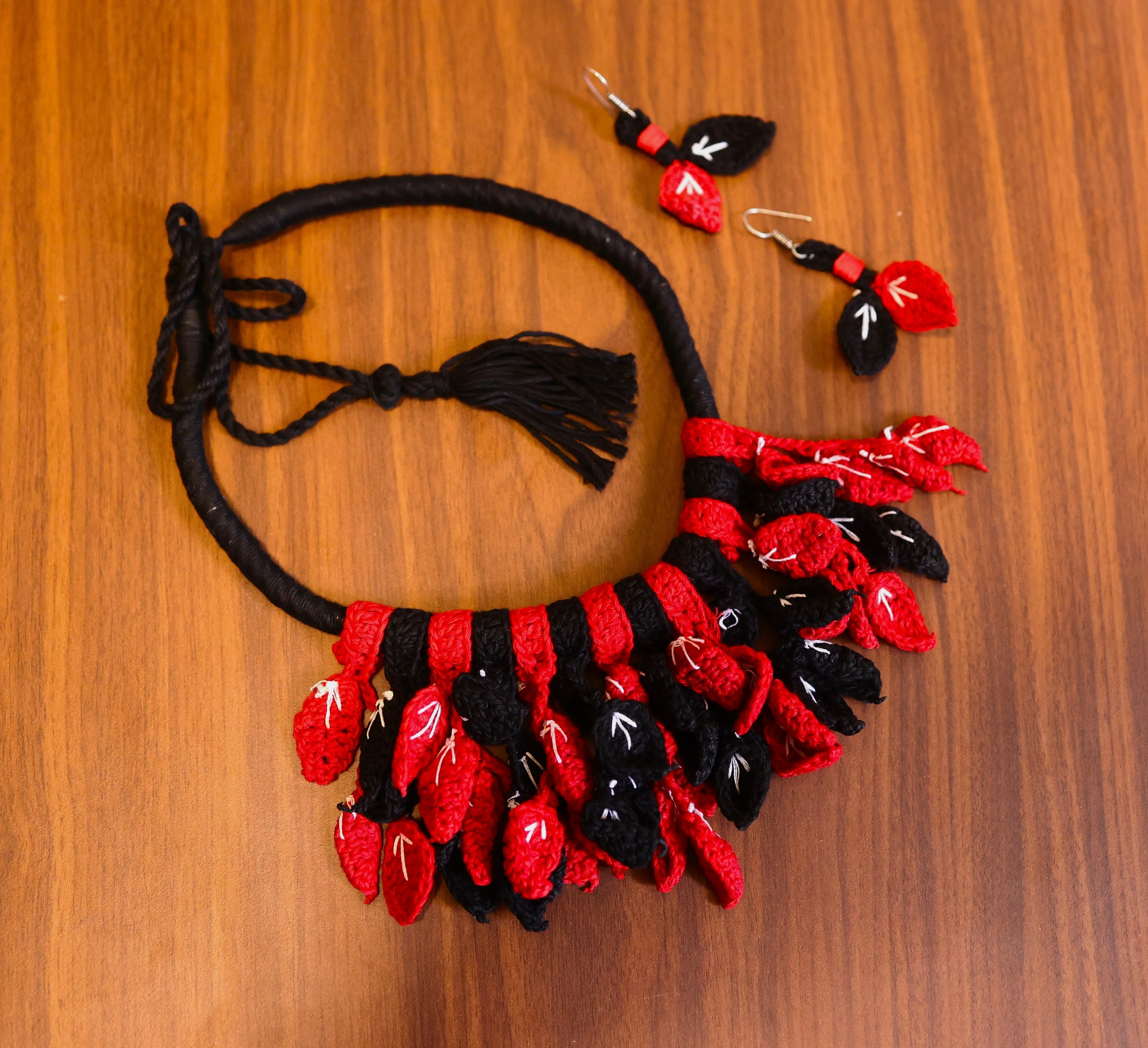 Kaarushi Crochet Necklace & Earrings Set